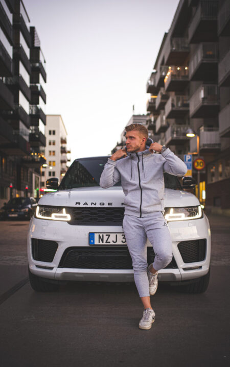 Man in a gray tracksuit in the city